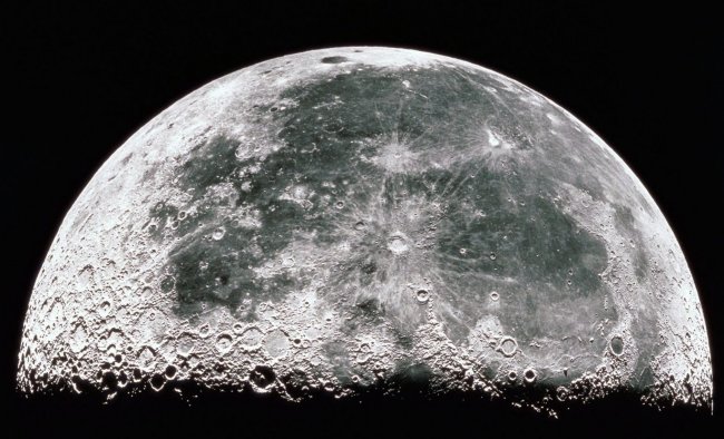 Еще один искусственный объект нашли на фотографии Луны - «Аномальные новости»